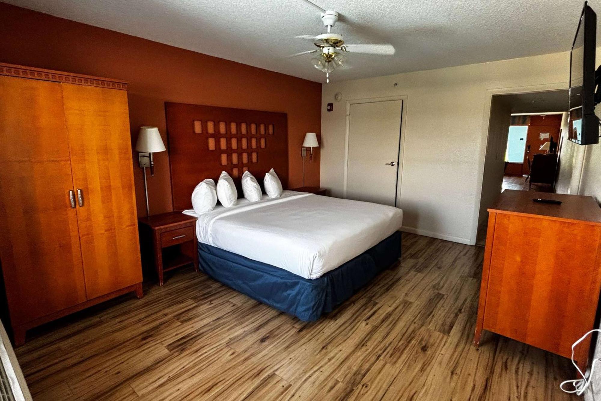 Отель Ramada By Wyndham Flamingo Water Park Киссимми Экстерьер фото
