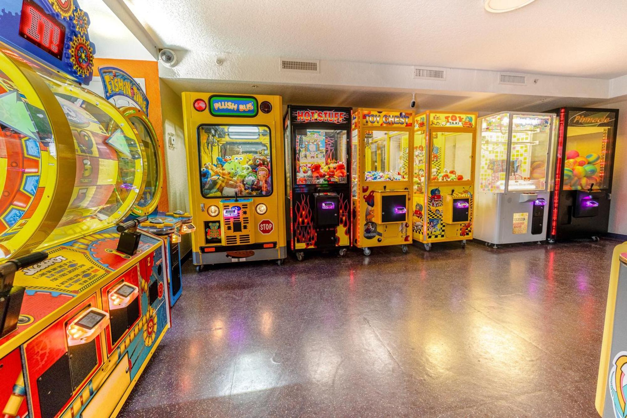 Отель Ramada By Wyndham Flamingo Water Park Киссимми Экстерьер фото
