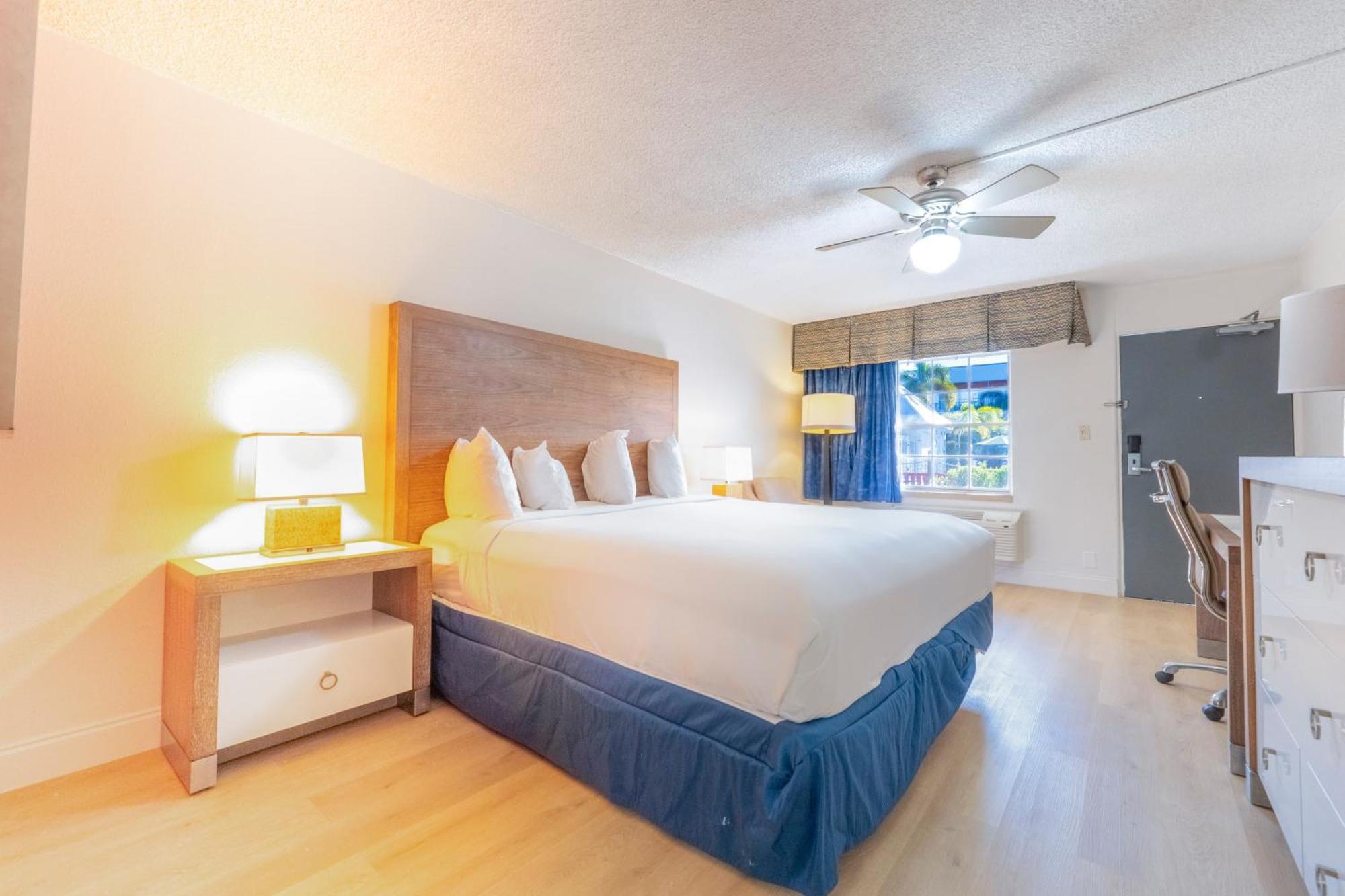 Отель Ramada By Wyndham Flamingo Water Park Киссимми Экстерьер фото