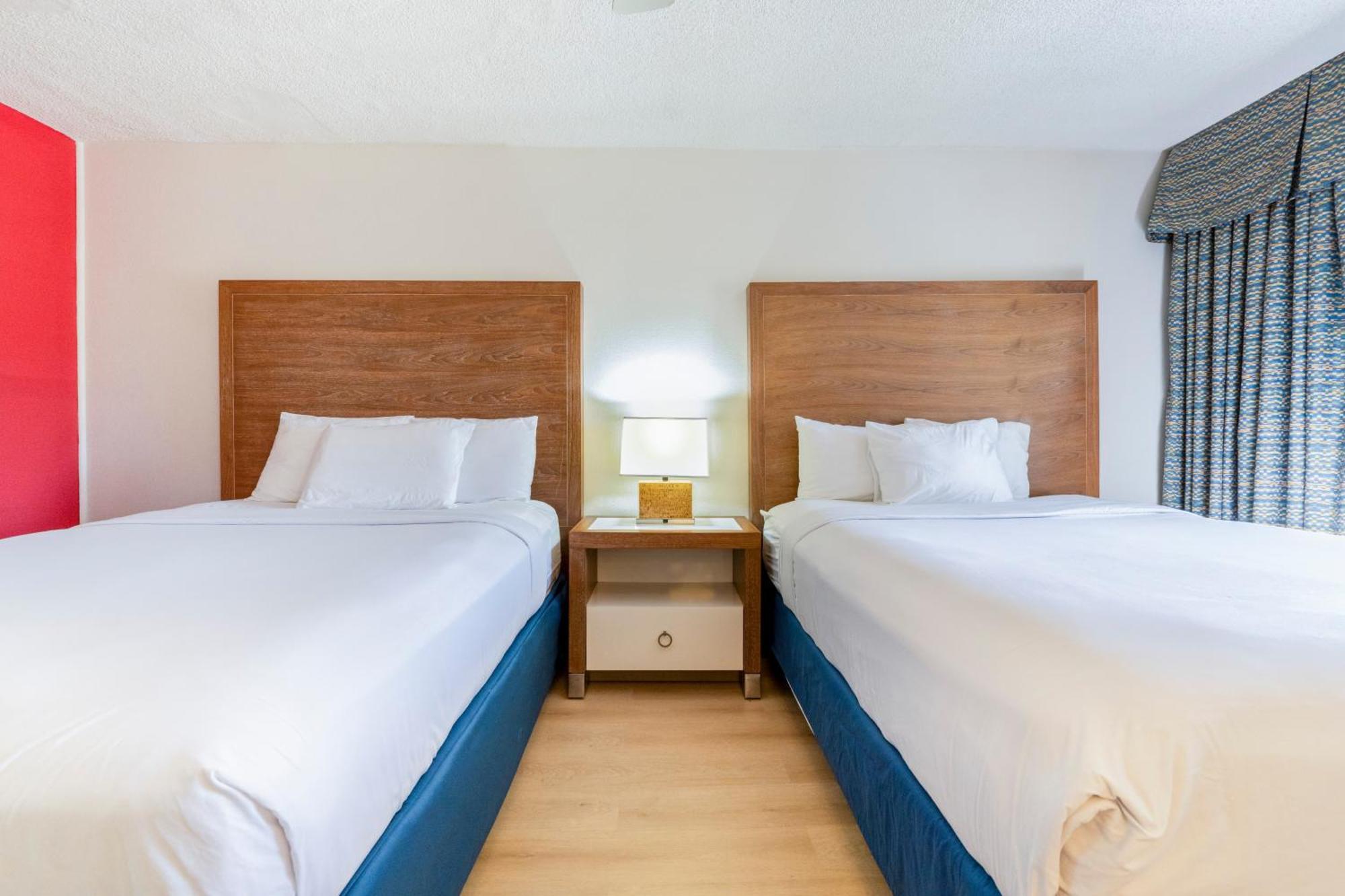 Отель Ramada By Wyndham Flamingo Water Park Киссимми Экстерьер фото