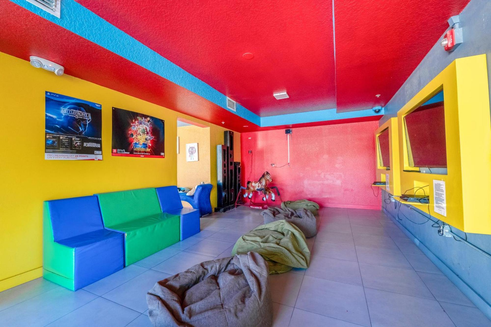 Отель Ramada By Wyndham Flamingo Water Park Киссимми Экстерьер фото